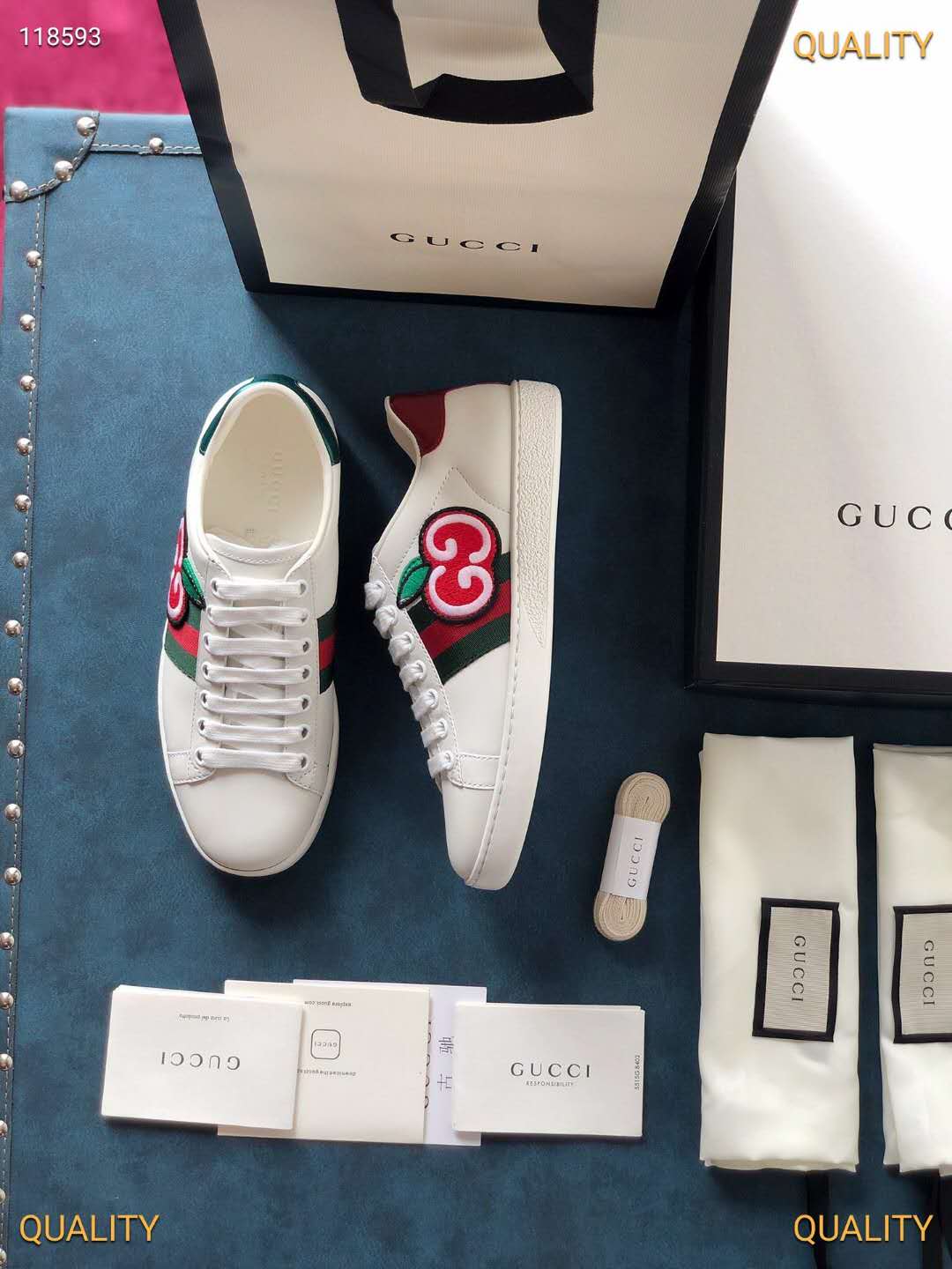 구찌 Ace sneaker with GG apple