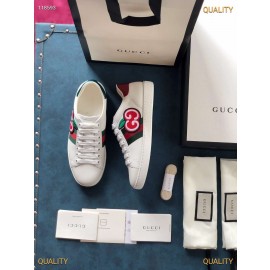 구찌 Ace sneaker with GG apple